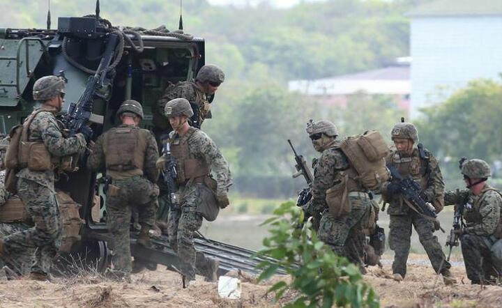 Żołnierze US Marines / autor: PAP/EPA/NARONG SANGNAK