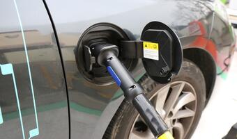 Hybrydy plug-in nie służą środowisku. Nie zasługują na dotacje!