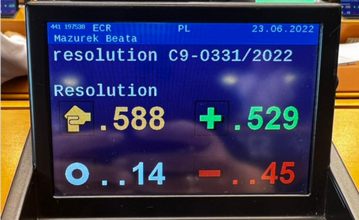 PE za przyznaniem Ukrainie, Mołdawii i Gruzji statusu krajów kandydujących do UE / autor: Twitter/Beata Mazurek