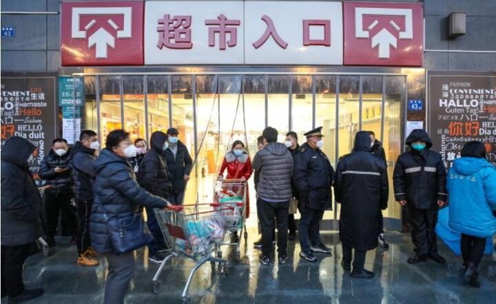 Epidemia koronawirusa szybko się rozprzestrzenia  / autor: PAP/EPA/YUAN ZHENG