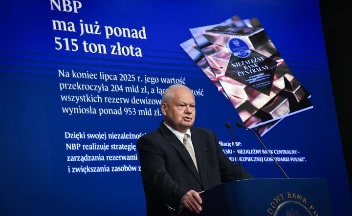 Prezes NBP prof. Adam Glapiński na konferencji prasowej 4 września 2025 mówi o zasobach złota w skarbcu NBP / autor: materiały prasowe NBP
