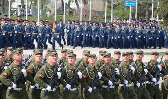 Koniec zabawy w Rosji: studenci w kamasze i na front!