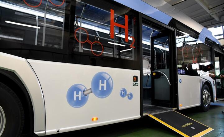 Polski autobus Solaris Urbino napędzany paliwem wodorowym  / autor: portalkomunalny.pl