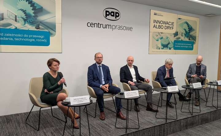 Innowacje albo dryf. Czy Polsce grozi gospodarcza „poczekalnia”?