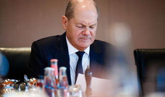 Scholz kreuje się na obrońcę Ukrainy