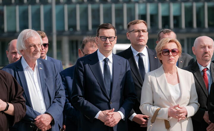 Od lewej, wicemarszałek Sejmu Ryszard Terlecki, premier Mateusz Morawiecki, sekretarz stanu w MAP Maciej Małecki i eurposeł Jadwiga Wiśniewska / autor: fotoserwis PAP