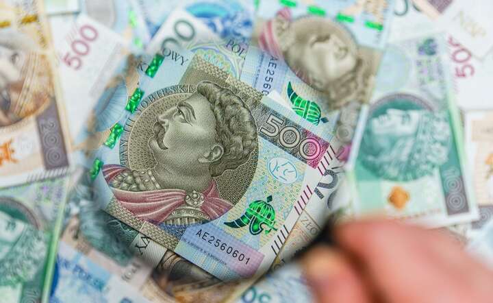 Fitch: finanse publicznego w Polsce pogarszają się, wskaźniki fiskalne odbiegają od porównywalnych państw / autor: Fratria / AS