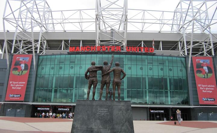 Manchester United na czele klubów o największych przychodach