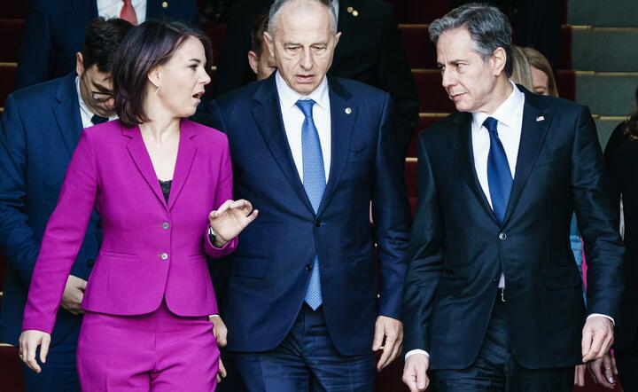 szef dyplomacji USA antony Blinken, minister SZ Niemiec Annalena Baerbock i zastępca sekretarza generalnego NATO Mircea Geoana / autor: fotoserwis PAP
