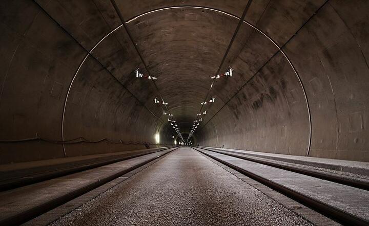 Tunel kolejowy  / autor: Pixabay 