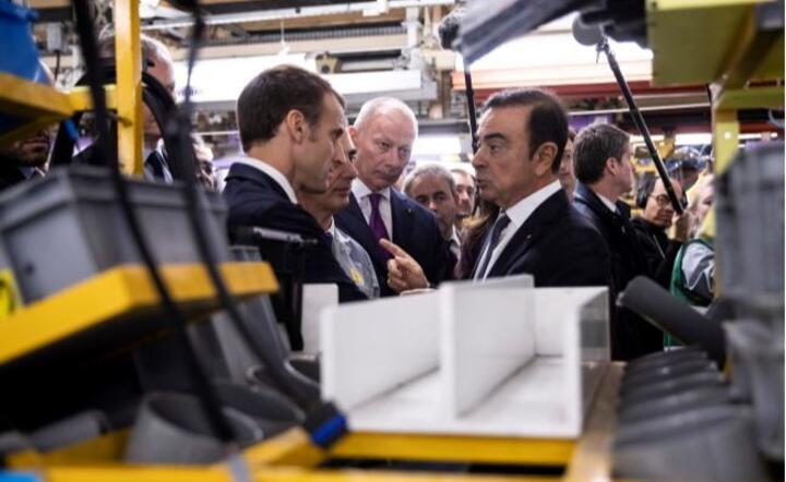Carlos Ghosn z prezydentem Macronem / autor: PAP/EPA/ETIENNE LAURENT