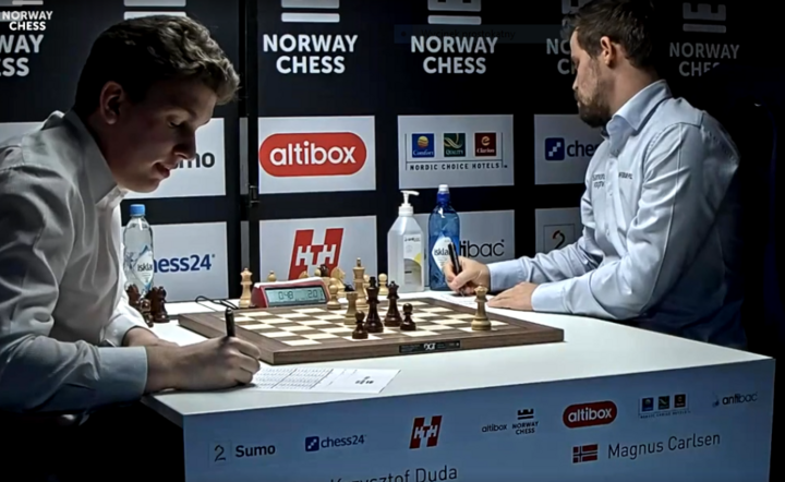 Jan Krzysztof Duda i Magnus carlsen / autor: tvp.sport.pl