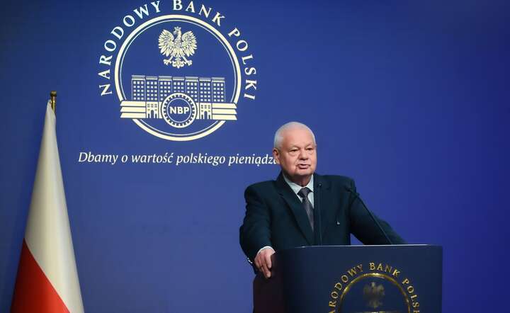 Prezes NBP prof. Adam Glapiński na konferencji prasowej, 7 maja 2026 / autor: materiały prasowe NBP 
