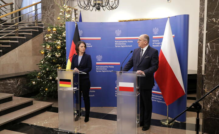 Minister spraw zagranicznych RP Zbigniew Rau oraz minister spraw zagranicznych Niemiec Annalena Baerbock  / autor: PAP/Albert Zawada