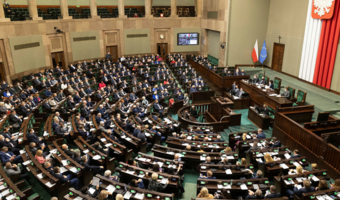 Jest nowy sondaż. Ceny w dół, notowania PiS w górę