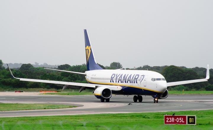 Samolot linii Ryanair - UWAGA, zdjęcie ilustracyjne, NIE PRZEDSTAWIA OPISYWANEJ SYTUACJI / autor: Pixabay