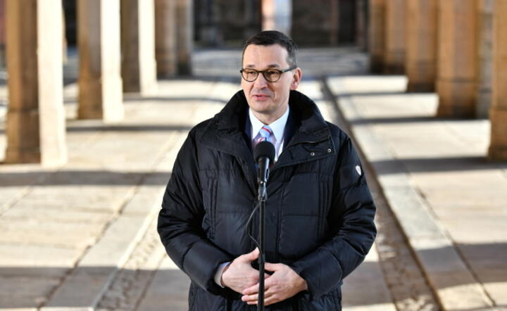 Premier Mateusz Morawiecki podczas wizyty w Kamieńcu Ząbkowickim, 8 bm. w pałacu Marianny Orańskiej. Trwa wizyta premiera Morawieckiego w województwach dolnośląskim i śląskim / autor: PAP/Maciej Kulczyński