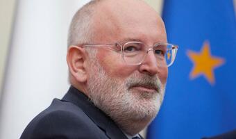 Timmermans znowu czepia się Polski