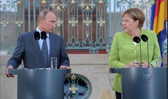 Czy Merkel uległa szantażowi Putina?