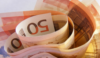 Raport: światowa gospodarka straci 2 bln euro na powolnej akcji szczepień przeciw Covid-19