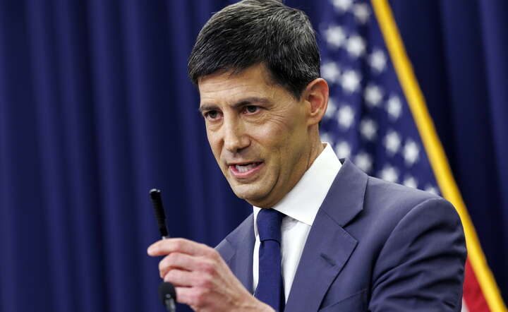 Kevin Warsh, nowy przewodniczący Fed zrobił to, czego oczekiwali zwolennicy mocnego dolara / autor: PAP/EPA/WILL OLIVER