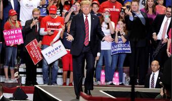 Spiskowali by odsunąć Trumpa od władzy