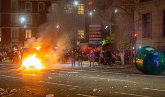 Starcia z policją w Hiszpanii. Gwałtowny protest przeciw restrykcjom