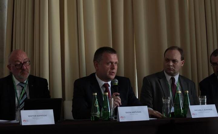 Wiktor Kamiński, Kasa Krajowa SKOK oraz Rafał Matusiak, prezes Kasy Krajowej SKOK a także Michael S Edwards viceprezydent Światowej Rady Unii Kredytowych (WOCCU), fot. Julita Szewczyk/Fratria