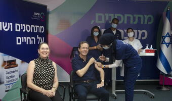 Izrael: rozpoczęto podawanie trzeciej dawki