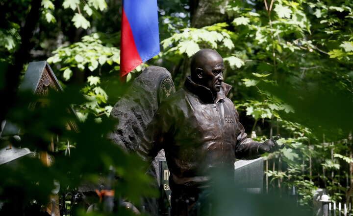 Pomnik Prigożyna na cmentarzu w Sankt Petersburgu / autor: PAP/EPA/ANATOLY MALTSEV