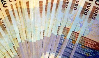 Złoty utknął na słabszych poziomach