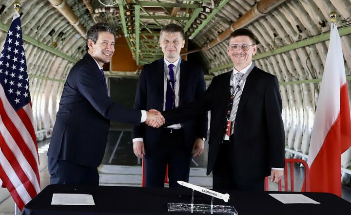 minister rozwoju i technologii Piotr Nowak, prezes Polsa prof. Zbigniew Wrochna i prezes Virgin Orbit Dan Hart / autor: Piotr Nowak/ Twitter