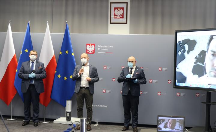 Nie zamykaj firmy. Przenieś ją do internetu! / autor: fot. Ministerstwo Rozwoju