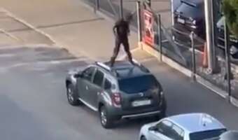 Zaczęło się! Migrant z Rwandy demolował auta w stolicy