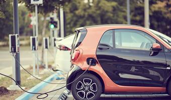 Rośnie popyt na samochody elektryczne