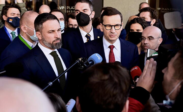 Mateusz Morawiecki i Santiago Abascal (z lewej) w Madrycie / autor: PAP/EPA