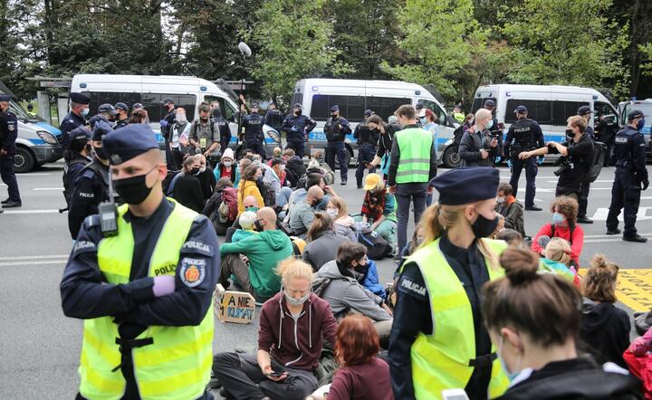 Na Świętokrzyskiej oprotestowane trucie klimatu, Wisły nie