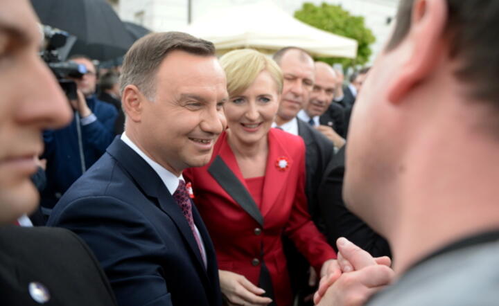 Prezydent Andrzej Duda z żoną na Placu Zamkowym w Warszawie w trakcie uroczystości 225. rocznicy Konstytucji 3 maja  fot. PAP/Jacek Turczyk 