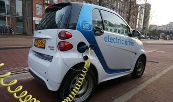 Ile elektryków za 5 lat na polskich drogach [RAPORT]