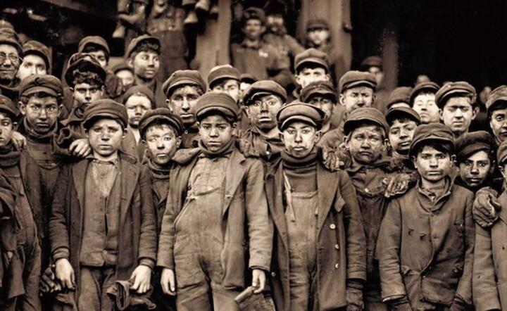Fot. Lewis Hine/http://historiajednejfotografii.blogspot.de