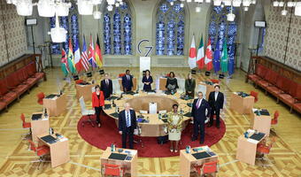To była zła decyzja! Brak historycznego krzyża w sali obrad G7