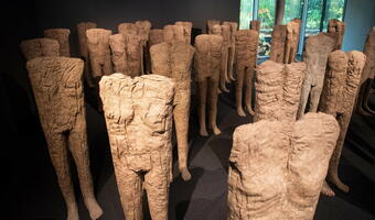 Rekord! "Tłum III" Abakanowicz za 11 mln zł
