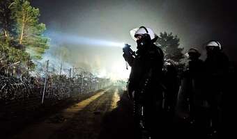 Napięta sytuacja na granicy: Agresja migrantów WIDEO