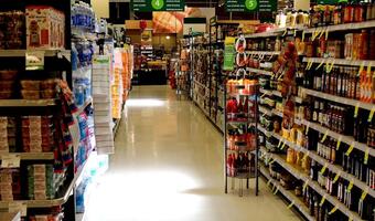 Hipermarkety biją się o ludzi. Ale nie płacą najlepiej