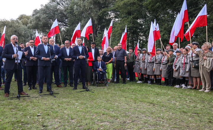 "Łańcuch poparcia" w Mielniku / autor: PAP