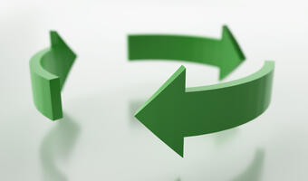 Odwrócony VAT to cudowna broń czy biała flaga w wojnie przeciw „karuzelom” faktur?