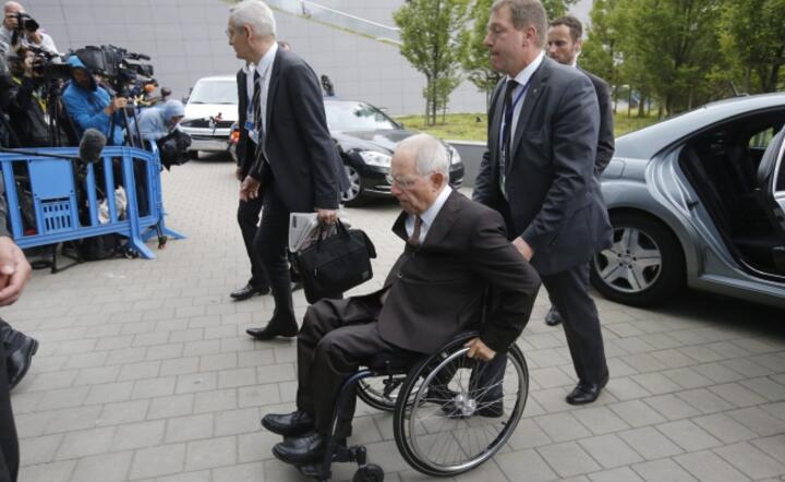 Minister finansów Niemiec Wolfgang Schaeuble przybywa na niedzielne rozmowy UE w Brukseli fot. PAP/ EPA OLIVIER HOSLET 