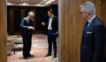 Morawiecki i Blinken w odmiennym tonie o wsparciu Ukrainy