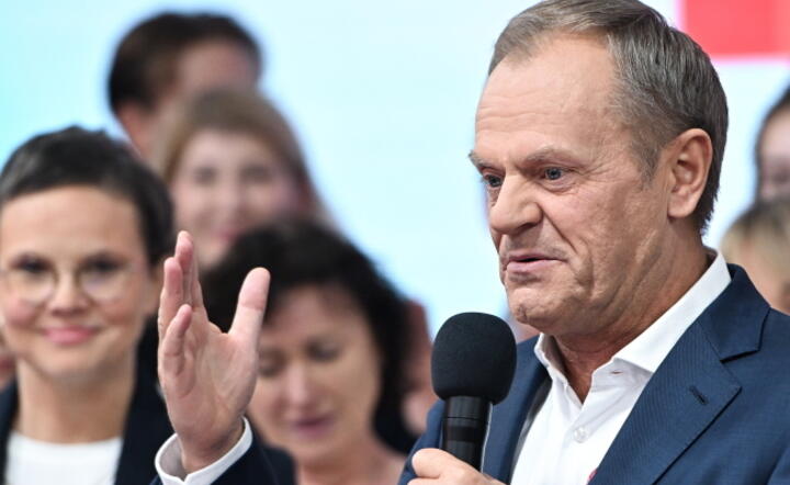 Przewodniczący Platformy Obywatelskiej Donald Tusk w sztabie wyborczym KO / autor: PAP/Radek Pietruszka
