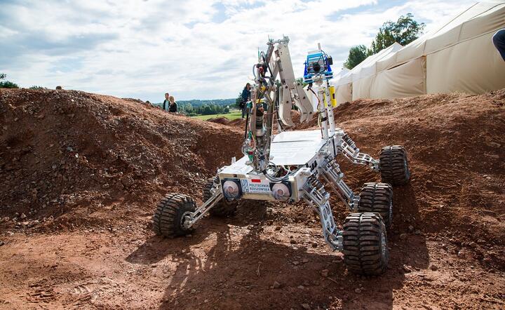 Łazik zespołu z Rzeszowa w akcji, fot. materiały prasowe Legendary Rover Team